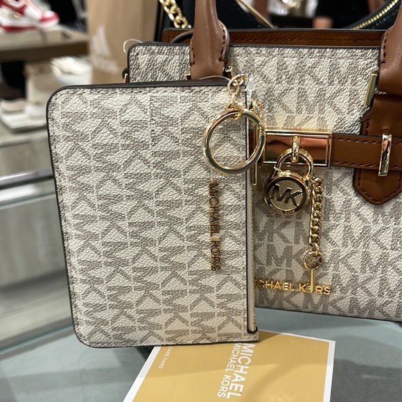 MICHAEL KORS JET SET TRAVEL SMALL TOP ZIP COINPOUCH WITH ID CARD VANILLA 
NWT - Picture 11 of 16